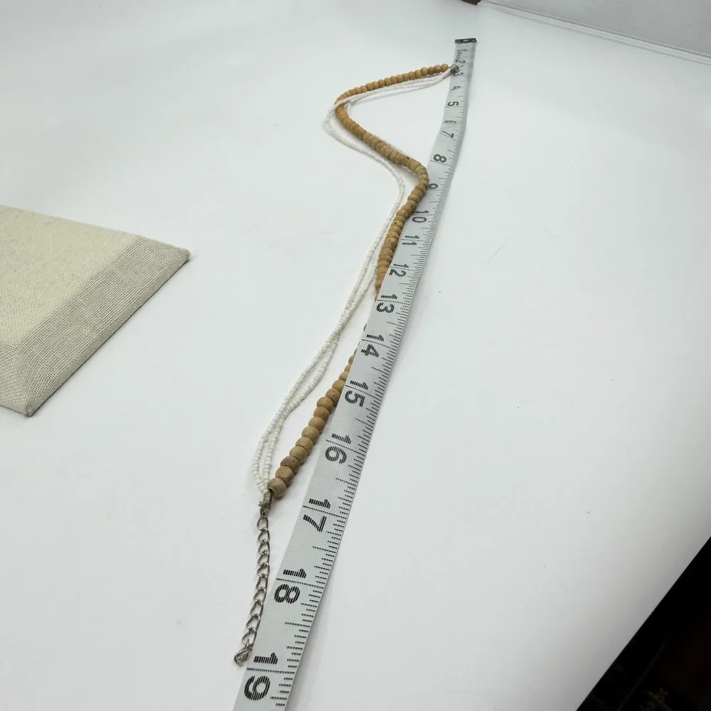 Unbranded necklace features